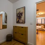 Warm-toned By Blvd 47b5 - Free Parking