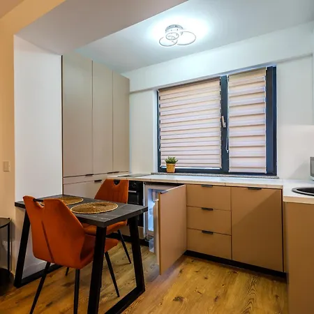 Contemporary Warm-toned With Modern Amenities - Blvd 47b5