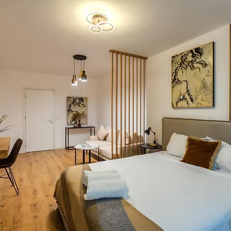 Contemporary Warm-toned With Modern Amenities - Blvd 47b5 Апартаменты *