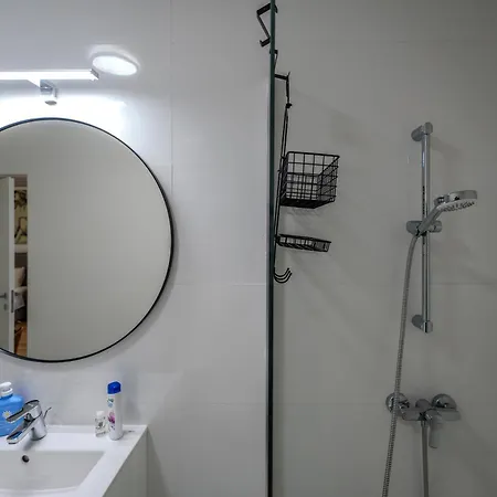 Contemporary Warm-toned With Modern Amenities - Blvd 47b5 * 布加勒斯特