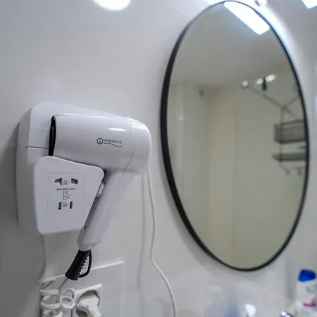 公寓 Contemporary Warm-toned With Modern Amenities - Blvd 47b5 *