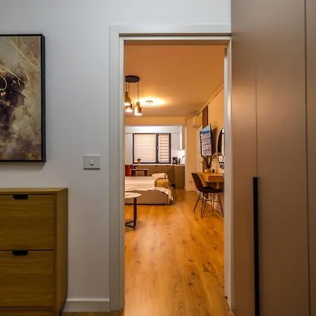 Apartment Contemporary Warm-toned With Modern Amenities - Blvd 47b5