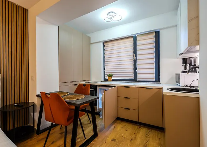 Warm-toned By Blvd 47b5 - Free Parking