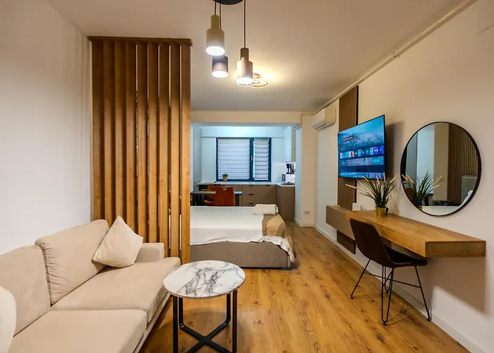Contemporary Warm-toned With Modern Amenities - Blvd 47b5 Apartament *