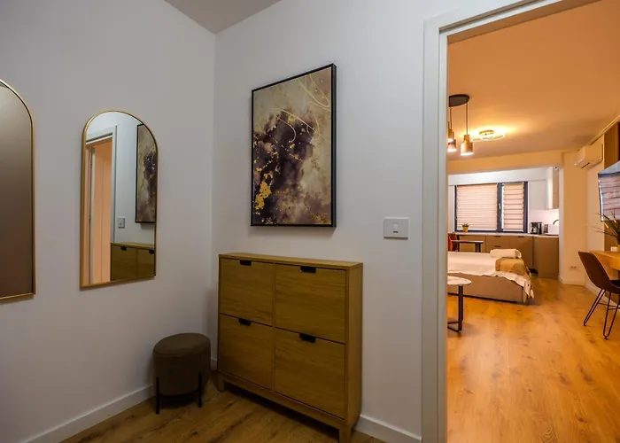 Warm-toned By Blvd 47b5 - Free Parking