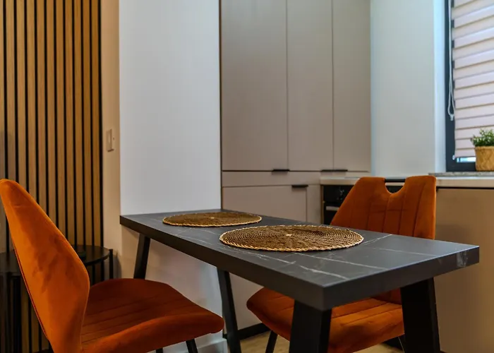 Contemporary Warm-toned With Modern Amenities - Blvd 47b5