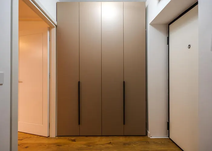 Contemporary Warm-toned With Modern Amenities - Blvd 47b5 アパート ブカレスト