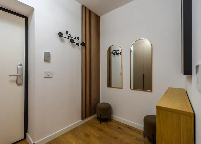 Contemporary Warm-toned With Modern Amenities - Blvd 47b5 Bucureşti