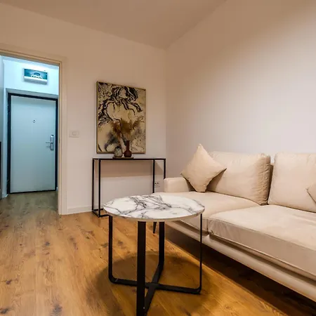 Appartement Contemporary Warm-toned With Modern Amenities - Blvd 47b5